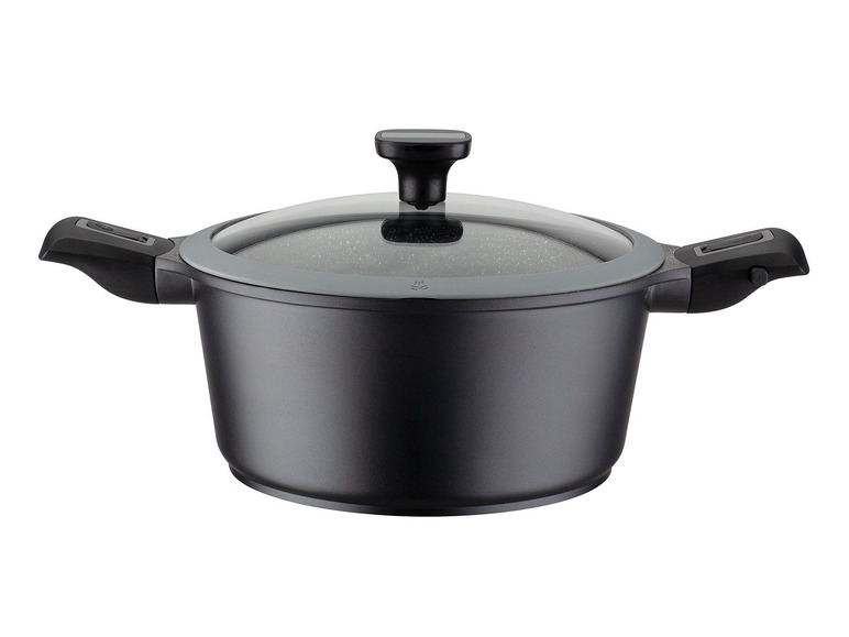 Une casserole noire avec un couvercle en verre.