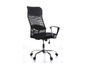 Chaise de bureau noire avec dossier en maille et roulettes.