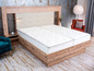Un lit en bois avec deux matelas