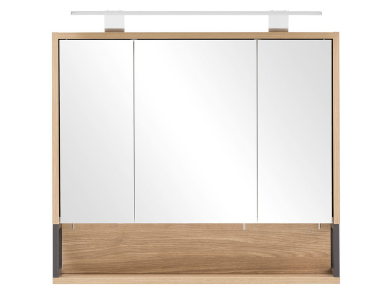 Une armoire de salle de bain en bois avec trois portes miroir et un éclairage.