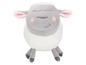 Un mouton en peluche avec des oreilles roses et un museau gris.