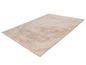 Un tapis beige doux.