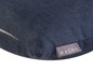 Un coussin bleu foncé de la marque Magma avec une fermeture éclair visible.
