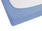 Un drap-housse bleu pour un matelas