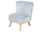 Un fauteuil en velours bleu clair avec des pieds en bois.