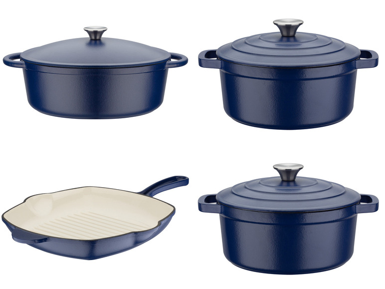 Une cocotte en fonte bleue, une poêle à griller et une casserole.