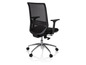 Chaise de bureau noire avec dossier en maille et roulettes.