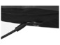 Détail d'un sac noir avec une boucle métallique et un câble.