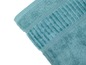 Une serviette bleue avec une texture nervurée.