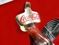 Bouteille de Coca-Cola avec un ouvre-bouteille.