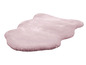 Un tapis en fourrure rose de forme irrégulière.