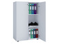 Une armoire blanche à deux portes, remplie de classeurs et de chaussures.