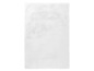 Tapis blanc avec une texture douce et moelleuse.