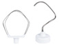 Deux accessoires de batteur en métal pour un robot de cuisine.