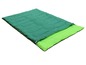 Un sac de couchage vert avec une doublure vert clair.