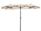 Un parasol de jardin à double auvent de couleur beige.