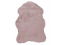 Un tapis rose en fausse fourrure