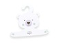 Un cintre en forme d'ours blanc pour les vêtements de bébé de Traumland.