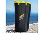 Un sac de kayak gonflable Hydro-Force noir sur une plage.