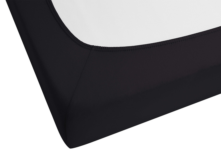 Une housse de matelas noire avec bord élastique.