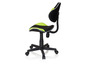 Une chaise de bureau noire et verte avec des roulettes.