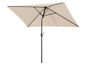 Parasol beige avec un mât en métal noir.