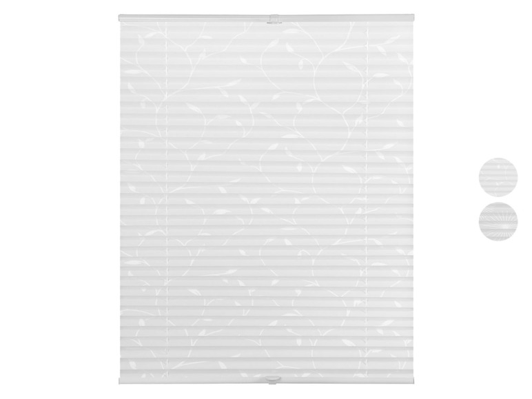 Stores blanches avec un motif de feuilles.