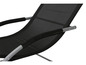 Chaise de jardin noire avec dossier en maille et accoudoirs.