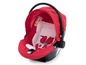 Un siège auto Baby Jogger rouge avec une capote.