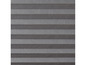 Rideaux plissés gris avec un motif rayé.