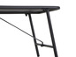 Table de jardin en métal noir avec plateau en grille.