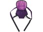 Une écharpe de portage violette pour bébé.