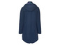 Un imperméable bleu marine à capuche.