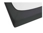 Un drap-housse gris pour matelas.