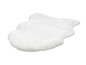 Tapis rond blanc et moelleux.