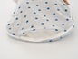 Un sac de couchage à étoiles pour bébé.