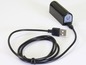 Un chargeur USB noir avec un câble.