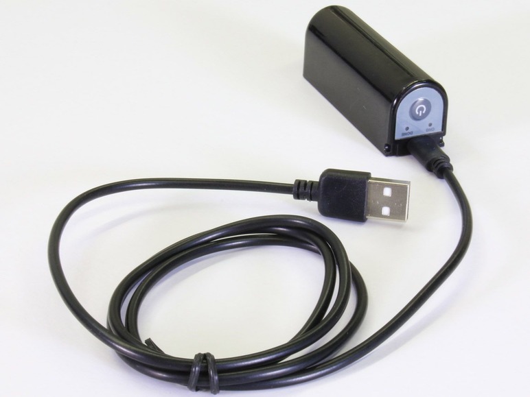 Un chargeur USB noir avec un câble.