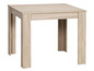 Une table à manger carrée en bois.