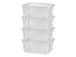 Pile de quatre boîtes de rangement en plastique transparent avec couvercles.
