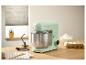 Robot culinaire MasterChef vert pastel avec bol et accessoires.