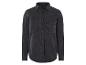 Une chemise en jean noire à manches longues avec des poches poitrine.