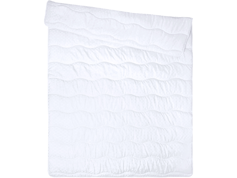 Couette blanche avec motifs matelassés ondulés.