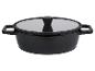 Une casserole noire avec un couvercle en verre.