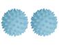 Deux balles de massage bleues avec des pointes.