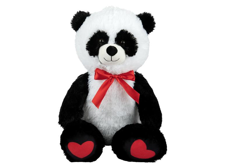 Un panda en peluche avec un nœud rouge et des cœurs sur ses pieds.