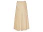 Une jupe en satin beige.