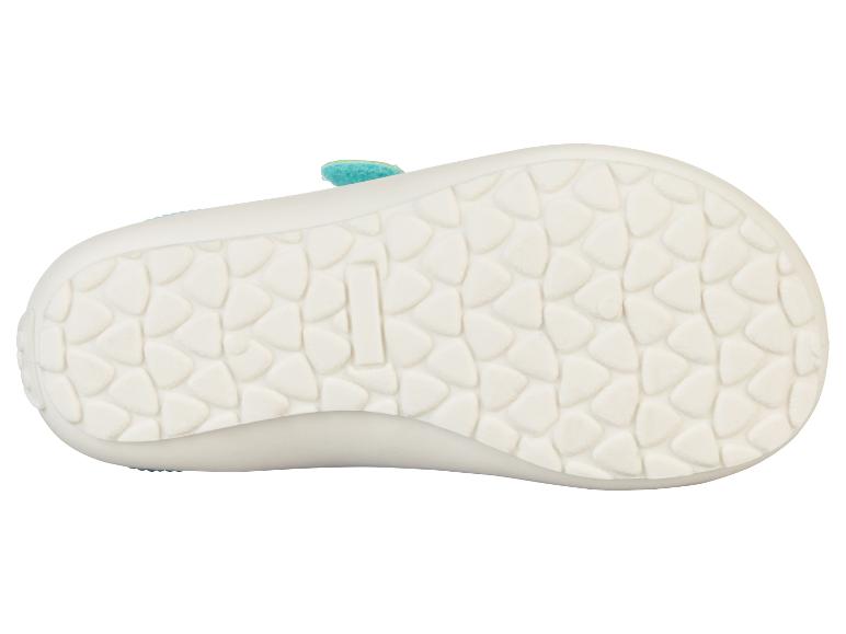 Semelles de chaussures pour enfants, détail de la semelle.