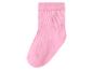 Une chaussette rose unie avec une texture côtelée.