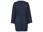 Une robe bleu marine à manches longues.